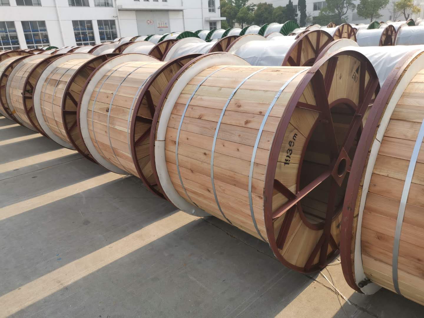 电缆盘自动包装打包设备_大学仕