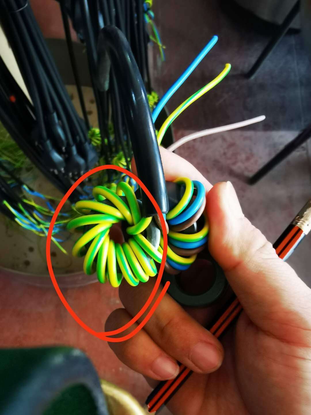 磁环自动穿线设备