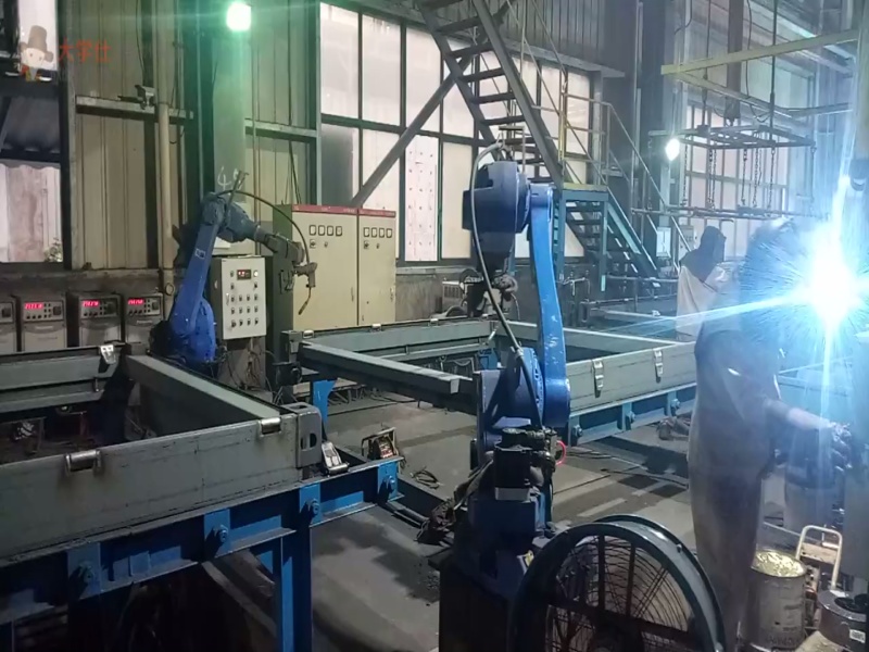 多道焊缝焊接机器人（带激光跟踪）