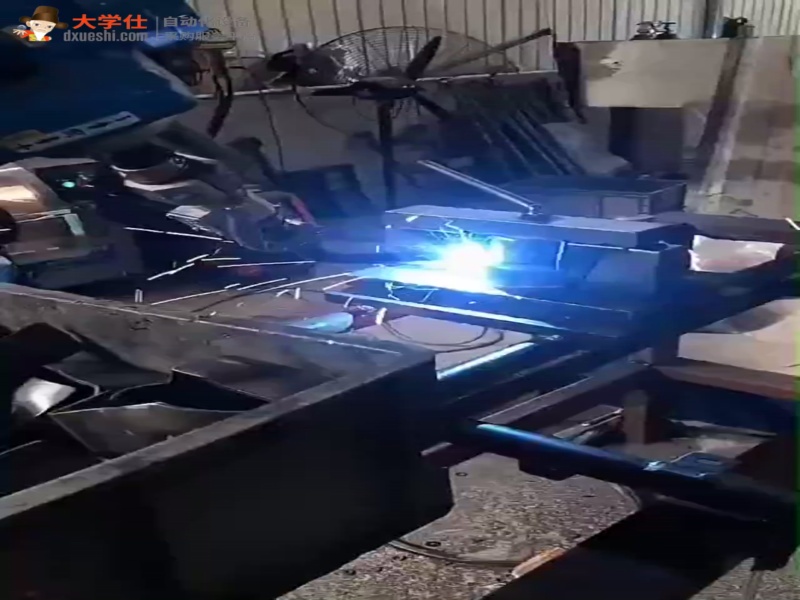 连接头焊接机器人